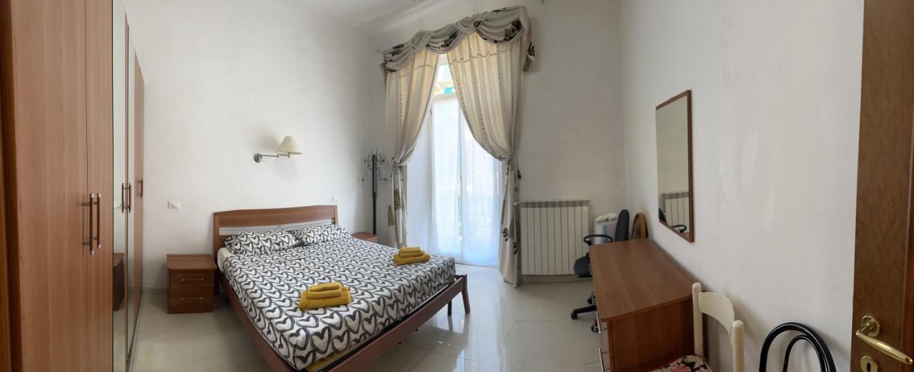 Alloggio In Centro Ben Servito Savona Bagian luar foto